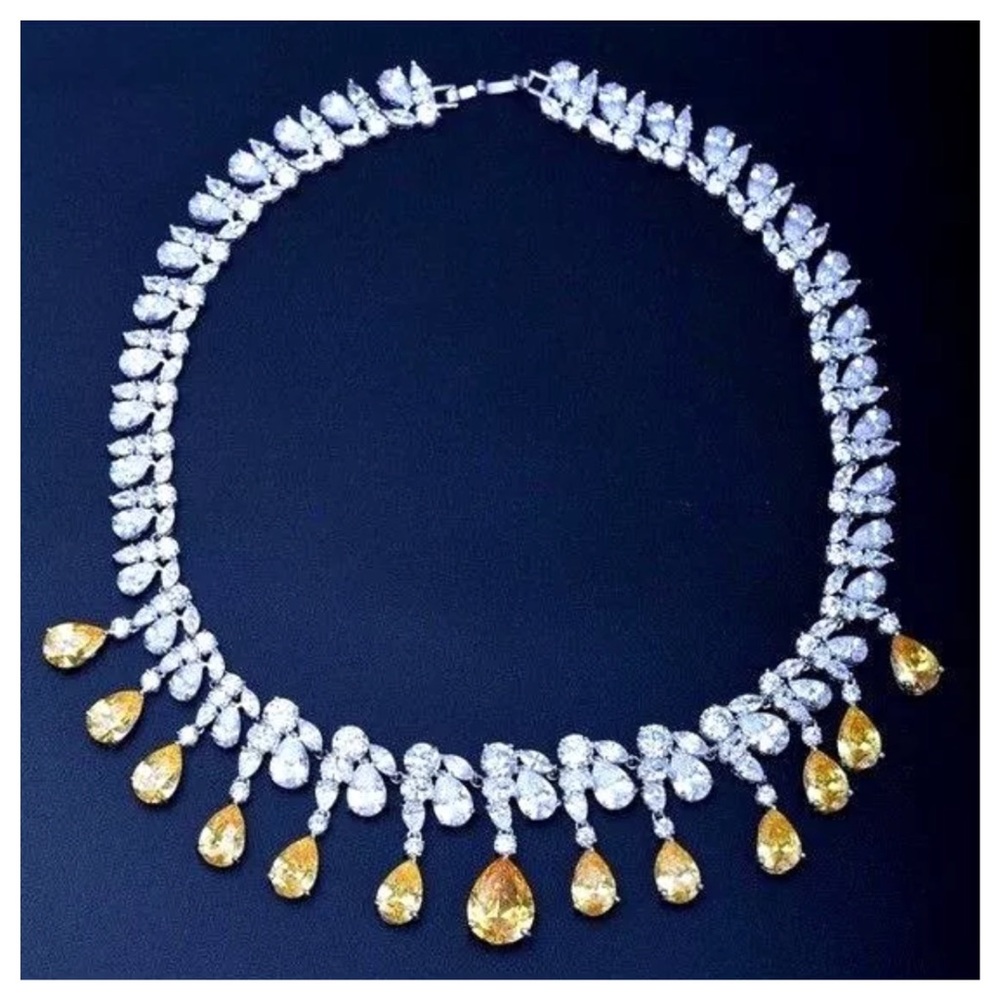 Swarovski Crystals Wehilani Elegant Necklace - Picture 3 of 8